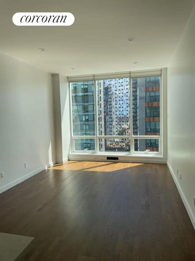 2717 42nd Rd in Queens, NY - Building Photo - Building Photo