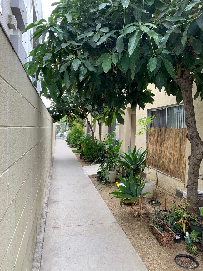 3746 Vinton Ave Apartments and Nearby Los Angeles Apartments For Rent