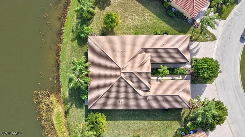 12004 Five Waters Cir in Ft. Myers, FL - Building Photo