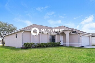 1305 NE 9th Ave in Cape Coral, FL - Foto de edificio - Building Photo