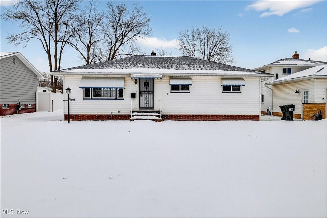 5969 Marra Dr in Bedford Heights, OH - Building Photo