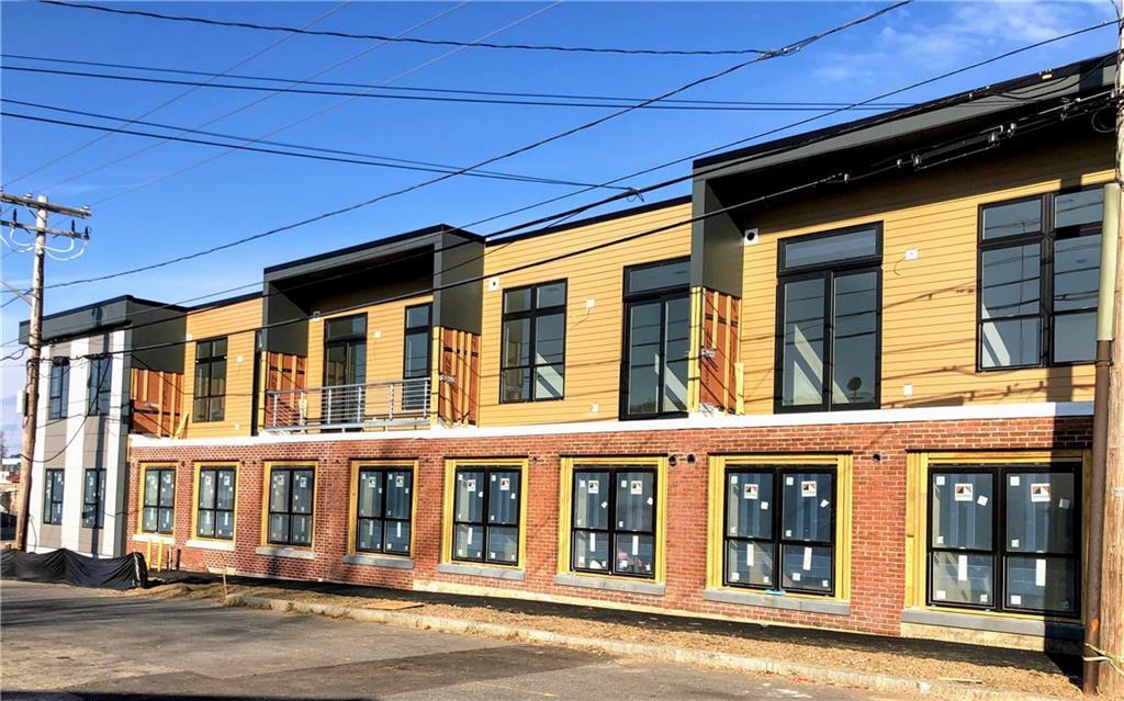 30 Veterans Memorial Pkwy-Unit -204 in East Providence, RI - Building Photo