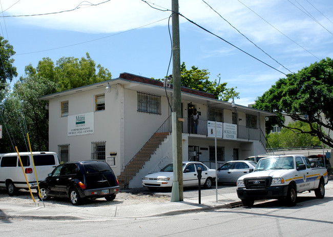 794 NW 18th St in Miami, FL - Building Photo - Building Photo