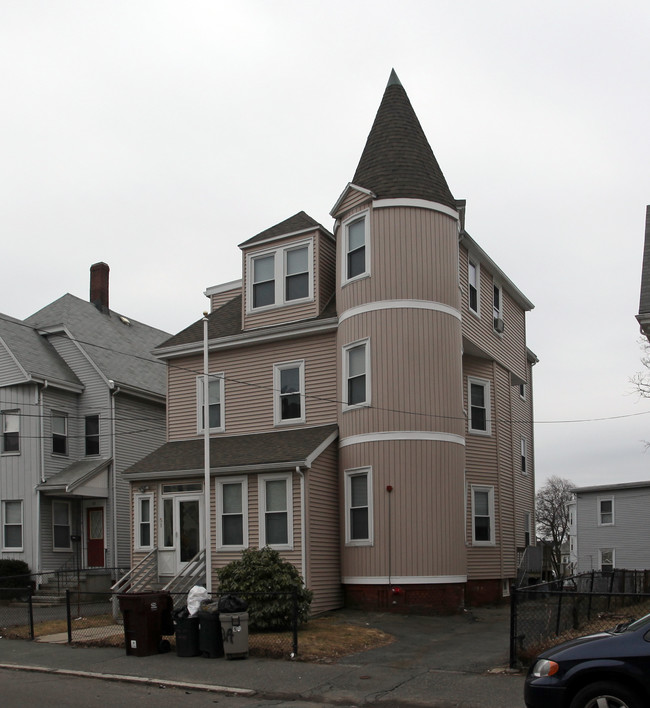 51 Cottage St in Everett, MA - Foto de edificio - Building Photo