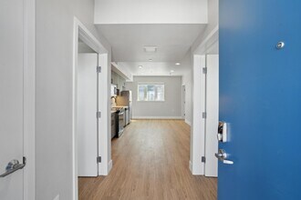 2480 Bancroft Way, Unit 01-02 in Berkeley, CA - Foto de edificio - Building Photo