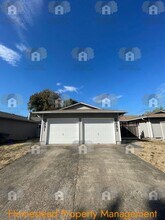 2691-2693 18th Ave SE in Albany, OR - Building Photo - Building Photo