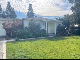 603 E K Ave in Visalia, CA - Building Photo