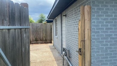 2116 Thonig Rd in Houston, TX - Building Photo - Building Photo