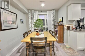 287 Chapel Hill Dr in Kitchener, ON - Building Photo - Building Photo