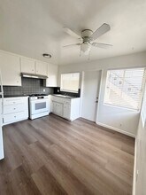 130 S C St in Lompoc, CA - Foto de edificio - Building Photo