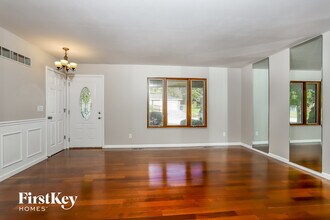 3105 Hawk Dr in St. Charles, MO - Foto de edificio - Building Photo