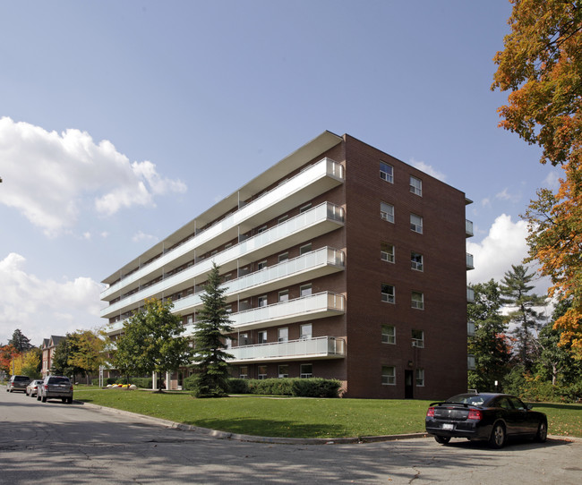 Riverview Court Apartments in Halton Hills, ON - Building Photo - Building Photo