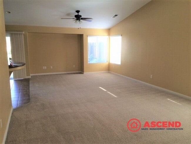 5512 Cherry Creek Ln in Bakersfield, CA - Building Photo - Building Photo