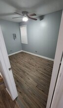 8134 S Muskegon Ave in Chicago, IL - Building Photo - Building Photo