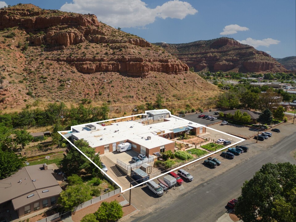 210 300 N in Kanab, UT - Building Photo