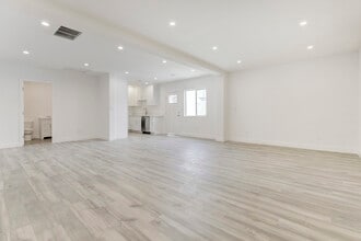 11324 Haskell Ave in Granada Hills, CA - Building Photo - Building Photo