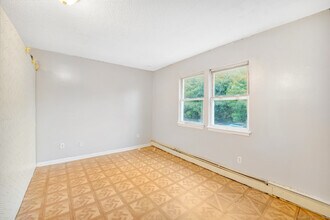 132 Locust St in Waterbury, CT - Building Photo - Building Photo