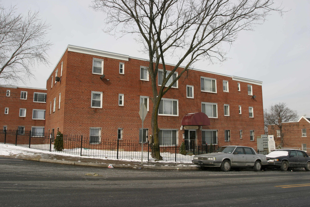 Eastern Plaza Condominiums in Washington, DC - Building Photo