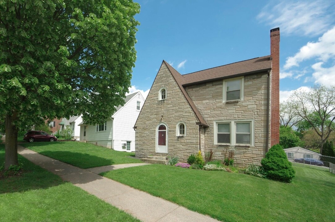 723 S Allen St in State College, PA - Building Photo