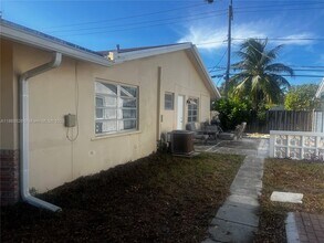 1821 NE 56th St in Fort Lauderdale, FL - Building Photo - Building Photo