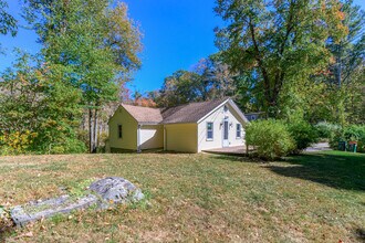 83 Picketts Ridge Rd in Redding, CT - Building Photo - Building Photo