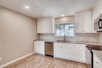 304 Lisa Ct in Friendswood, TX - Building Photo - Building Photo