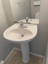 1029 S Mammoth Rd in Manchester, NH - Foto de edificio - Building Photo