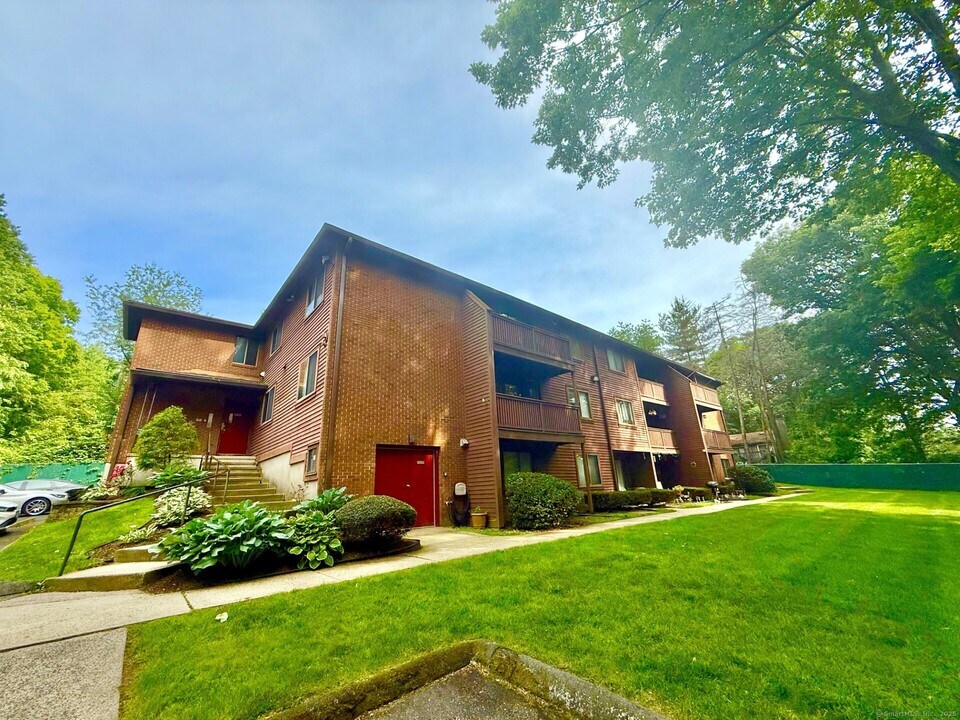 27 Harrison St in Meriden, CT - Building Photo