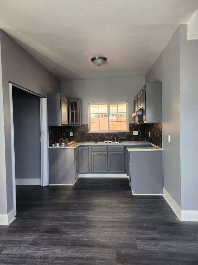 10609 S Main St, Unit Main street