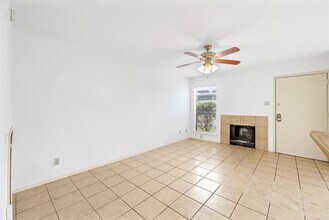 6633 W Airport Blvd in Houston, TX - Building Photo - Building Photo
