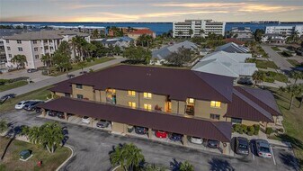 240 Lewis Cir in Punta Gorda, FL - Building Photo