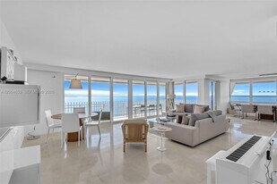 2 Grove Isle Dr in Miami, FL - Building Photo