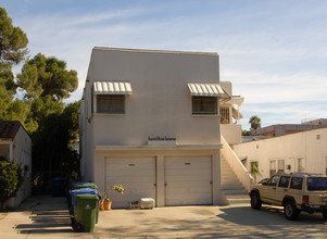 1242 N Sycamore Ave in Los Angeles, CA - Foto de edificio - Building Photo