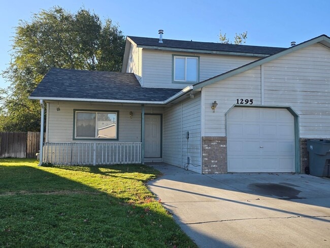 property at 1295-1297 NE del Rio Ave