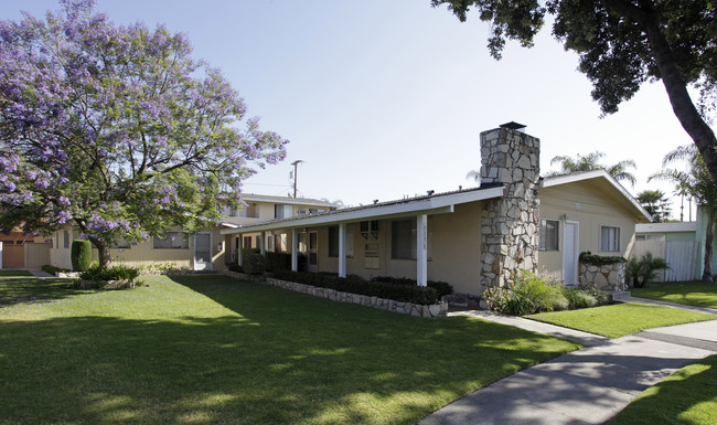 1131 W Fay Ln in Anaheim, CA - Foto de edificio - Building Photo