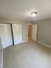 3809 Carpenter Dr, Unit 2 in Louisville, KY - Building Photo - Building Photo