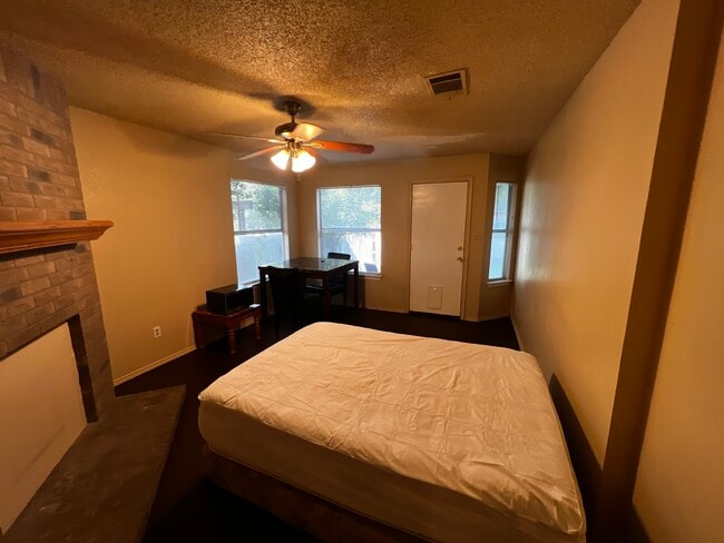 1321 Garden Path Dr, Unit 1 in Round Rock, TX - Foto de edificio - Building Photo