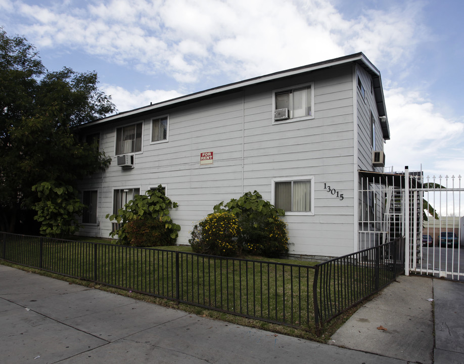 13015 Vanowen St in North Hollywood, CA - Building Photo