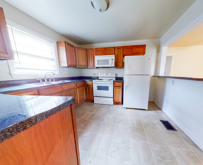1618 Atkamire Dr in Tallahassee, FL - Building Photo - Building Photo