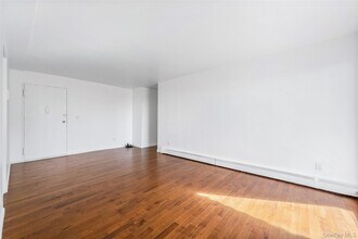 345 N Broadway in Yonkers, NY - Building Photo - Building Photo