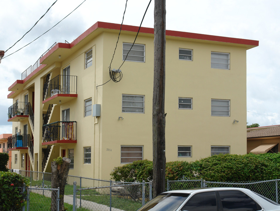 2014 SW 3rd St in Miami, FL - Building Photo