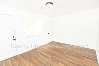 2011 Milne St, Unit Unit B in Chattanooga, TN - Foto de edificio - Building Photo