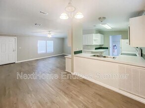 608 Bee Bee Dr in Jacksonville, FL - Building Photo - Building Photo