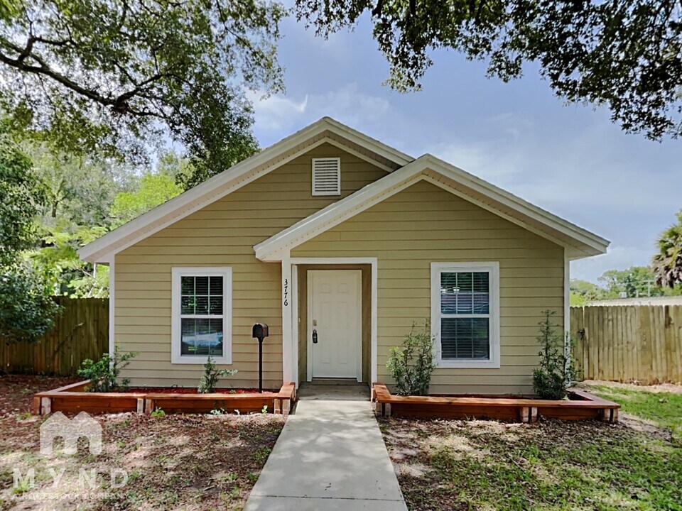 3776 Freeman Rd in Jacksonville, FL - Foto de edificio