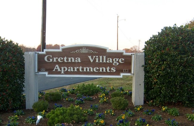 Gretna Village in Gretna, VA - Foto de edificio - Other