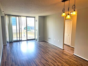 4801 Fairmont Ave in Bethesda, MD - Building Photo - Building Photo