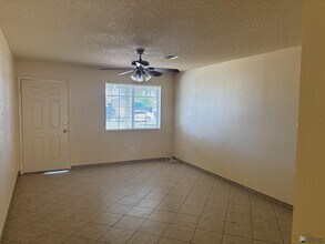 1722 S 48th Way in Yuma, AZ - Foto de edificio - Building Photo