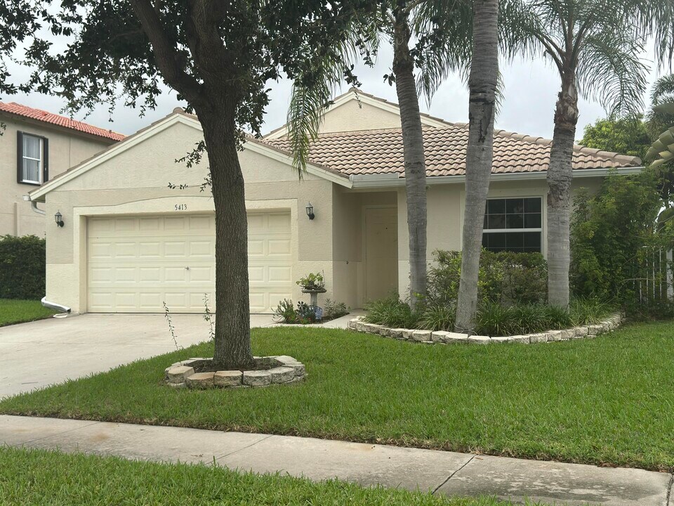 5413 Rivermill Ln in Greenacres, FL - Foto de edificio