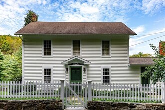 26 Cook St in Washington, CT - Building Photo - Building Photo