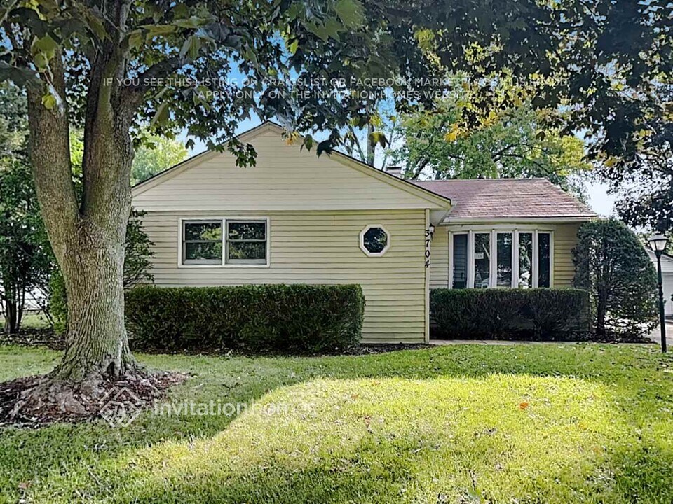 3704 Jay Ln in Rolling Meadows, IL - Foto de edificio